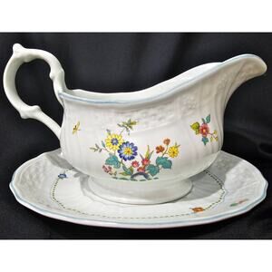 Mikasa Chelsea D3402 gravy boat and underplate. Antique Green series